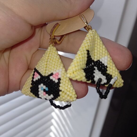 Luxury Thomas the Cat 🐾 Double-Sided Beaded Earrings • 18K Gold Plated •3D Tail - Picture 7 of 9